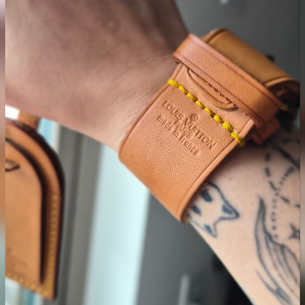 Authentic Louis Vuitton luggage tag and Bracelet set with small dust bag. - Picture 3 of 15